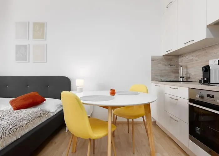 Quiet With Kitchen Near The Metro