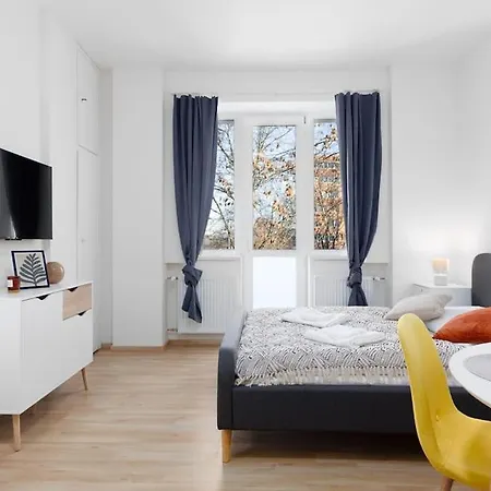 Appartement Quiet With Kitchen Near The Metro Praag