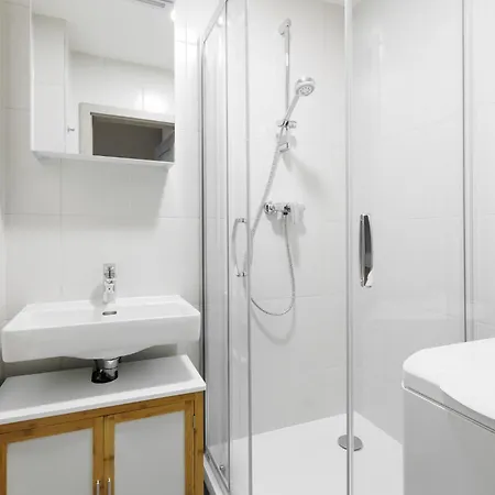 Quiet With Kitchen Near The Metro * Prag