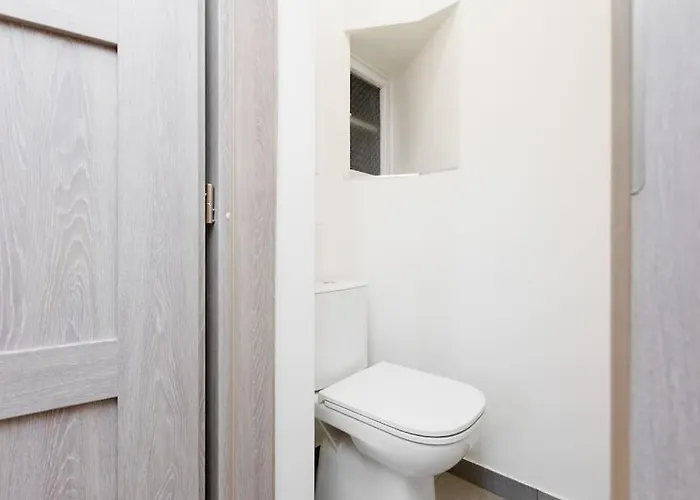 Quiet With Kitchen Near The Metro Appartement